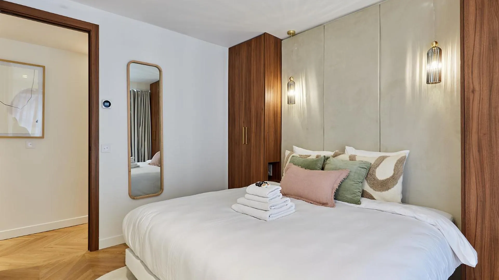 Residence 2 Apartments Center Of Paris By Studio Prestige