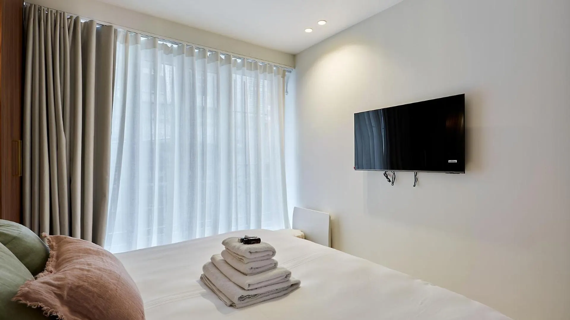 Residence 2 Apartments Center Of Paris By Studio Prestige